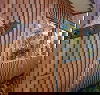 Bed in the Treetops Bed  Breakfast - Accommodation Port Hedland