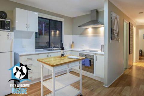 Almost New + Sea & Lake Views - Accommodation Port Hedland 2