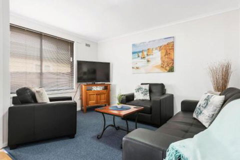Elkie Villa 2 Bedroom Unit Burnie - Accommodation Port Hedland 3