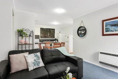 Elkie Villa 2 Bedroom Unit Burnie - Accommodation Port Hedland 6