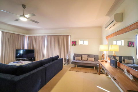 A Reflection On The Lake - Accommodation Port Hedland 4