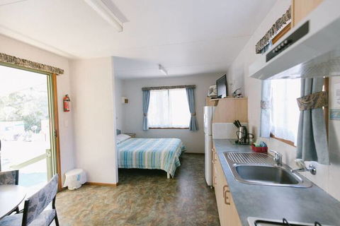 Wonboyn Cabins & Caravan Park - Accommodation Port Hedland 2