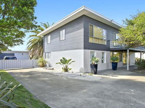 Middle Sea Perfect For Two Families - Accommodation Port Hedland 3