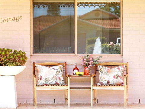 That Pink House! Comfortable Home Away From Home - Accommodation Port Hedland 2