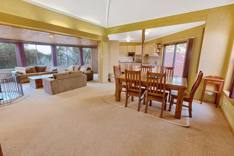 Above Sunset 100m From The Paynesville Lakes - Accommodation Port Hedland 6