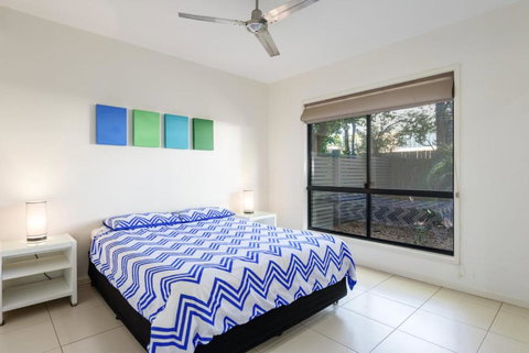 Unit 2 Rainbow Surf Modern Double Storey Townhouse With Large Shared Pool Close To Beach & Shops - Accommodation Port Hedland 1
