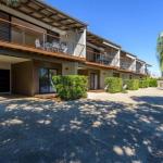 Unit 2 Rainbow Surf Modern Double Storey Townhouse With Large Shared Pool Close To Beach & Shops - Accommodation Port Hedland 0