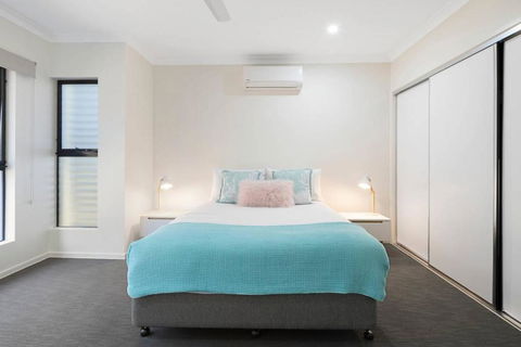 AIRLIE BEACH Delight. Hop Skip Jump To Everything - Accommodation Port Hedland 5