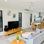AIRLIE BEACH Delight. Hop Skip Jump To Everything - Accommodation Port Hedland 0