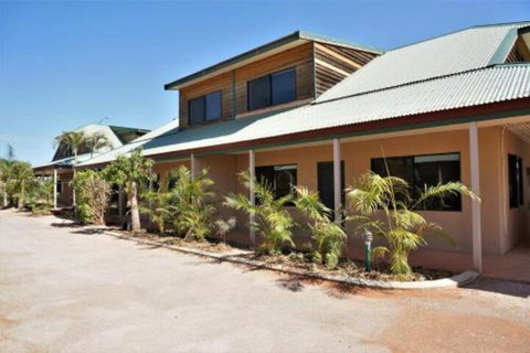 Ningaloo Breeze Villa 7 3 Bedroom Fully Self Contained Holiday Accommodation - Accommodation Port Hedland 0