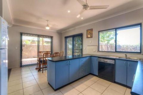 Ningaloo Breeze Villa 7 3 Bedroom Fully Self Contained Holiday Accommodation - Accommodation Port Hedland 4