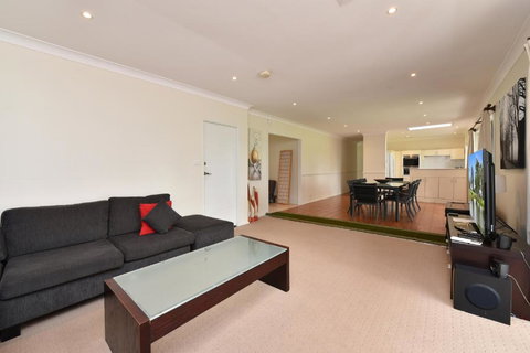 Nulkaba Escape Super Central Walk To Zoo Short Drive To Potters + Wineries - Accommodation Port Hedland 6