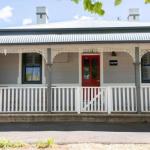 Red Door Cottage Of Orange Heritage Home - Accommodation Port Hedland 1