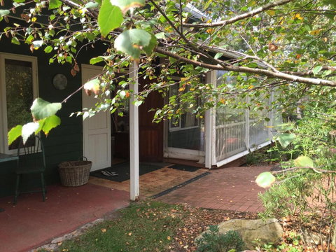 Lakeside Garden Chalet - Accommodation Port Hedland 2
