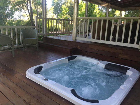 Lakeside Garden Chalet - Accommodation Port Hedland 1
