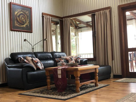 Lakeside Garden Chalet - Accommodation Port Hedland 4