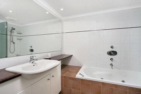 HAMP1 Bright Apartment In Cremorne - Accommodation Port Hedland 3