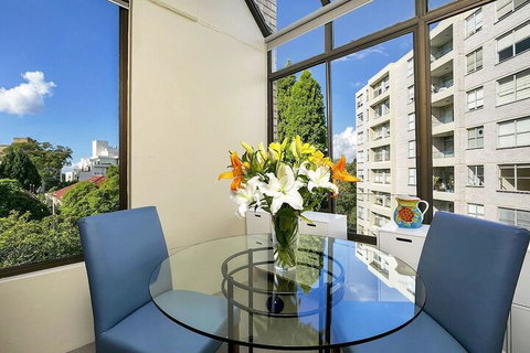 HAMP1 Bright Apartment In Cremorne - Accommodation Port Hedland 5