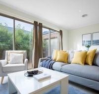 Spacious Lovely Home In Point Cook - Accommodation Port Hedland