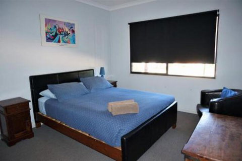 Ningaloo Breeze Villa 10 3 Bedroom Fully Self Contained Disabled Friendly Accommodation - Accommodation Port Hedland 4