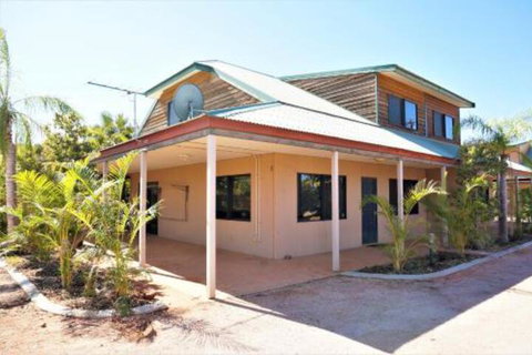 Ningaloo Breeze Villa 10 3 Bedroom Fully Self Contained Disabled Friendly Accommodation - Accommodation Port Hedland 0