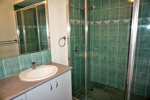 Ningaloo Breeze Villa 8 3 Bedroom Fully Self Contained Holiday Accommodation - Accommodation Port Hedland 3