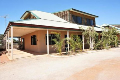 Ningaloo Breeze Villa 4 3 Bedroom Fully Self Contained Holiday Accommodation - Accommodation Port Hedland 0