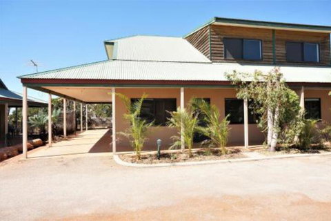 Ningaloo Breeze Villa 4 3 Bedroom Fully Self Contained Holiday Accommodation - Accommodation Port Hedland 6