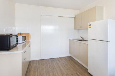 Lakeside Flats 6 - Accommodation Port Hedland 4