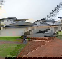 Superb Luxe 5BR Housepoint Cook Near Lake - Accommodation Port Hedland