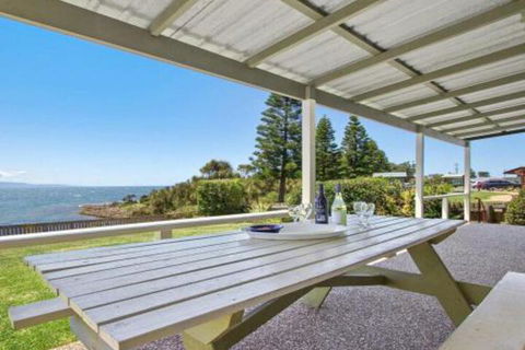 Amazing Aspects Perched Above Tilbury Cove - Accommodation Port Hedland 3