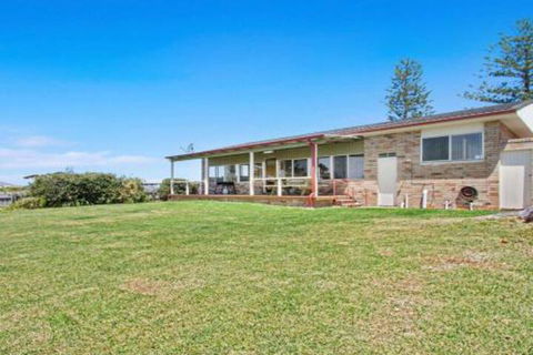 Amazing Aspects Perched Above Tilbury Cove - Accommodation Port Hedland 7