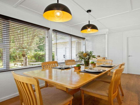 Bellevue Overlooking Serene Lake Woolumboola - Accommodation Port Hedland 6