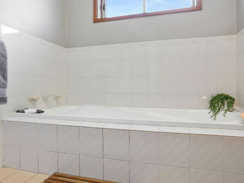Cleveland Place Walk To Beach & Shops - Accommodation Port Hedland 2