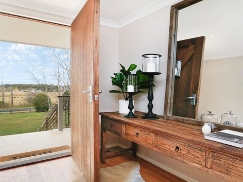 Shepherds Lea The Best Of Town & Country! - Accommodation Port Hedland 2