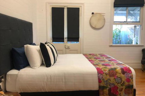 The Residence Stylish Comfort With Fireplace - Accommodation Port Hedland 4