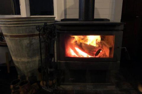 The Residence Stylish Comfort With Fireplace - Accommodation Port Hedland 6