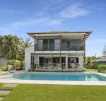 WATERFRONT HOME BORDERING MOOLOOLABA - Accommodation Port Hedland