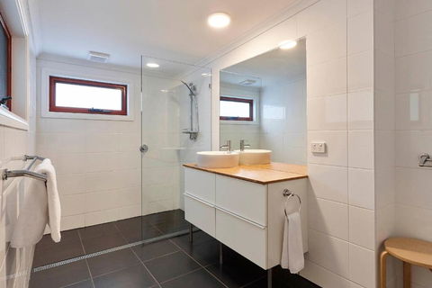 DOLPHIN LOOKOUT COTTAGE Amazing Views Of The Bay Of Fires - Accommodation Port Hedland 1