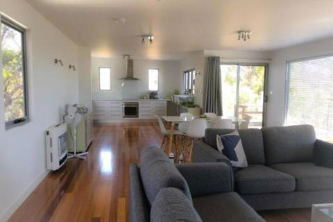 BAY Of FIRES BEACH SHACK Ocean Views From A Modern Beachhouse - Accommodation Port Hedland 2