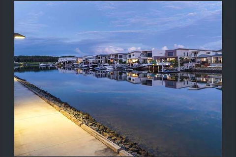 Hope Island Water Front House - Accommodation Port Hedland 2