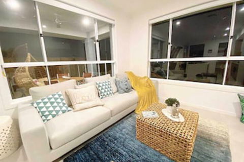 Hope Island Water Front House - Accommodation Port Hedland 0