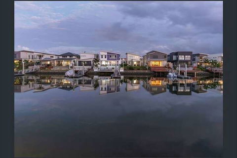 Hope Island Water Front House - Accommodation Port Hedland 1