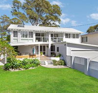 The Lake House with swimming pool - Accommodation Port Hedland