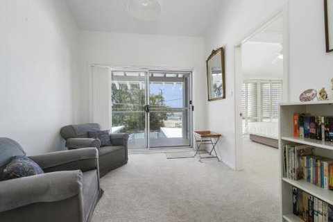 The Lake House With Swimming Pool - Accommodation Port Hedland 5