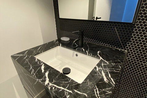 New Luxury 3bedroom Townhouse Cityview - Accommodation Port Hedland 4