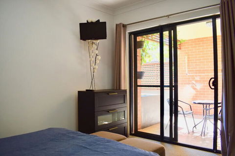 Quiet 1 Bedroom Flat In Concord - Accommodation Port Hedland 6