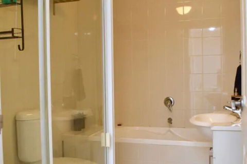 Quiet 1 Bedroom Flat In Concord - Accommodation Port Hedland 3