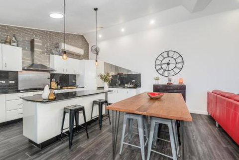 Urban Chic 3 BR House In Wickham - Accommodation Port Hedland 2