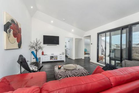 Urban Chic 3 BR House In Wickham - Accommodation Port Hedland 6